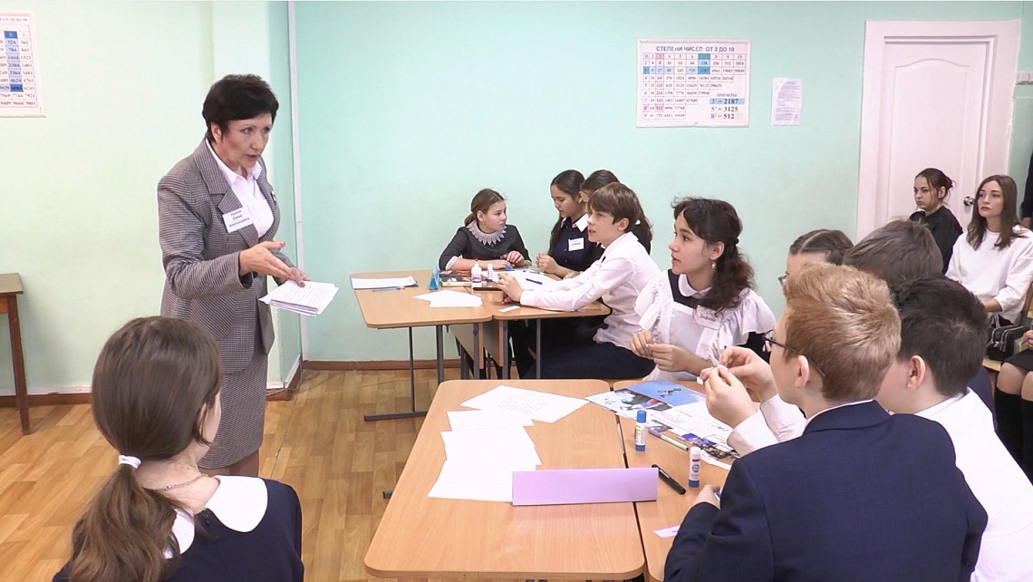 Учителя из Каменского района приняли участие в конкурсе профмастерства «Воспитать человека»