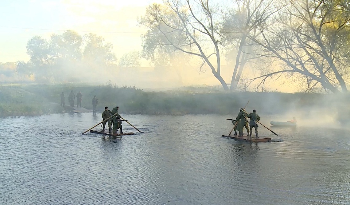 На полигоне  мобилизованных  учат  преодолевать водные преграды