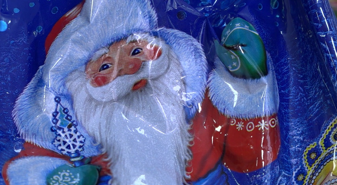 Дети из малообеспеченных семей получат новогодние сладкие подарки