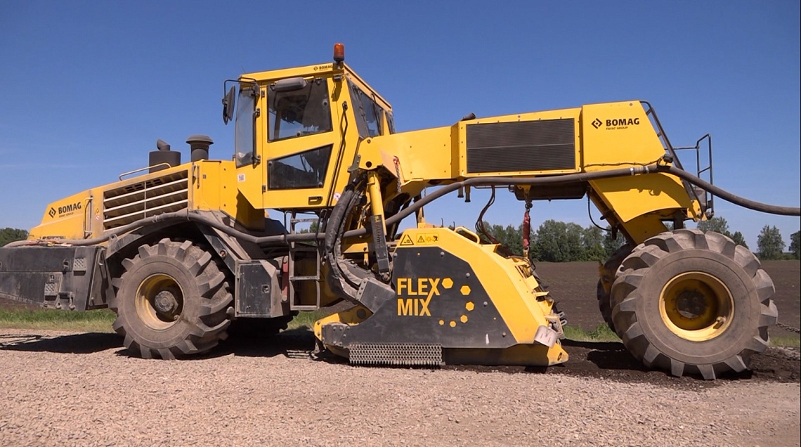 В Башмаковском районе ремонтируют участок трассы между селами Кирилловка и Знаменское