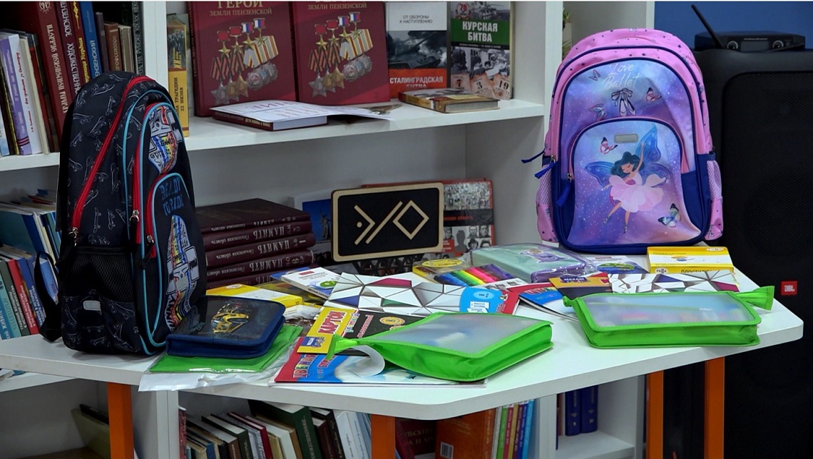 В Пензе 30 будущих первоклассников в рамках акции «Собери ребенка в школу» бесплатно получили канцелярские наборы