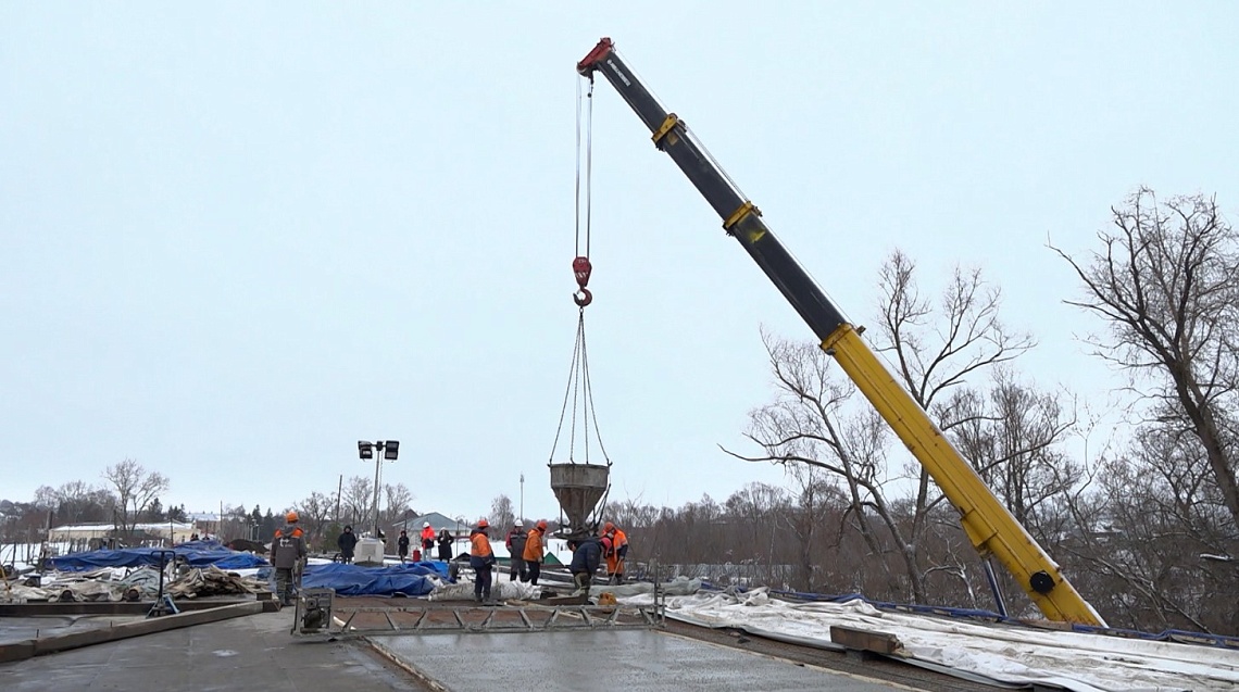 В Лунинском районе продолжаются работы по возведению моста через реку Шукшу