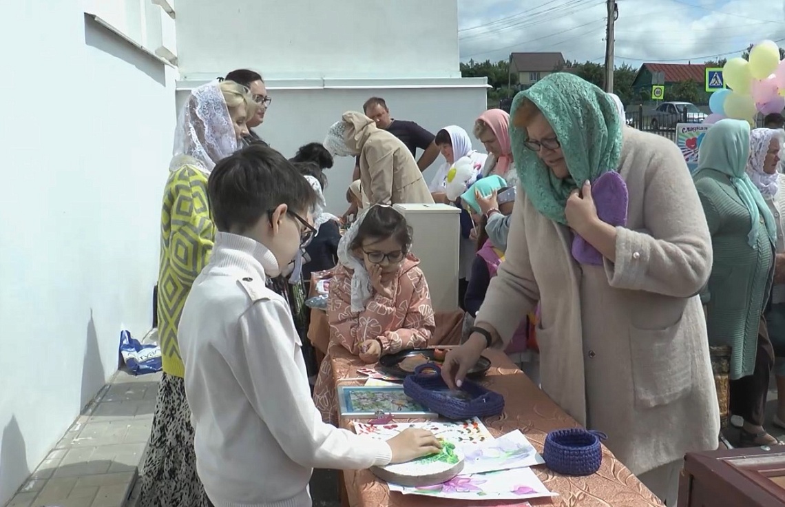 В Каменке в рамках благотворительной акции «Белый цветок» прошли мастер-классы и ярмарка