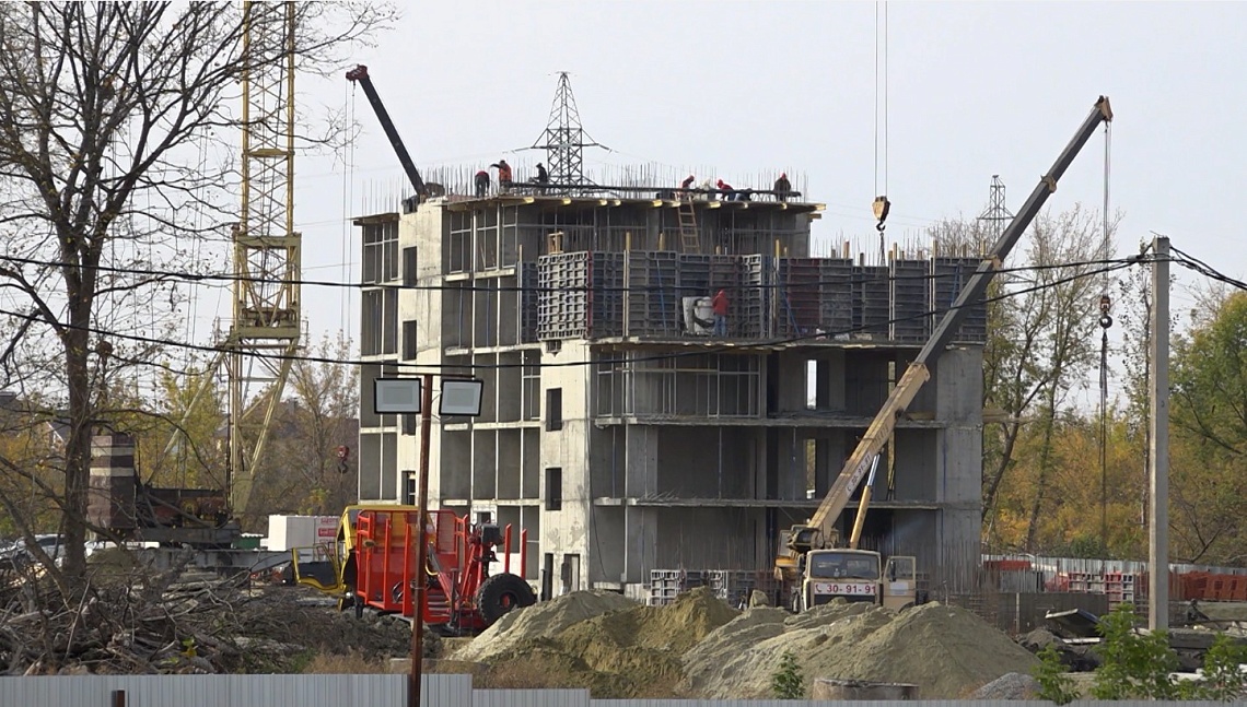 Зимой специалисты планируют приступить к внутренней отделке помещений новой школы в Заре