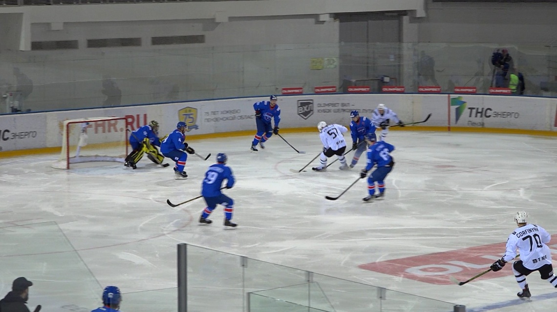 Пензенский «Дизель» на своем льду проиграл челябинскому «Челмету»