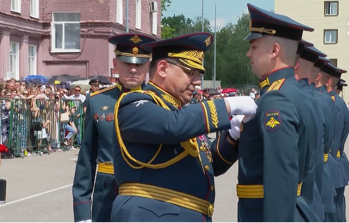 Губернатор Олег Мельниченко поздравил выпускников Пензенского артиллерийского инженерного института