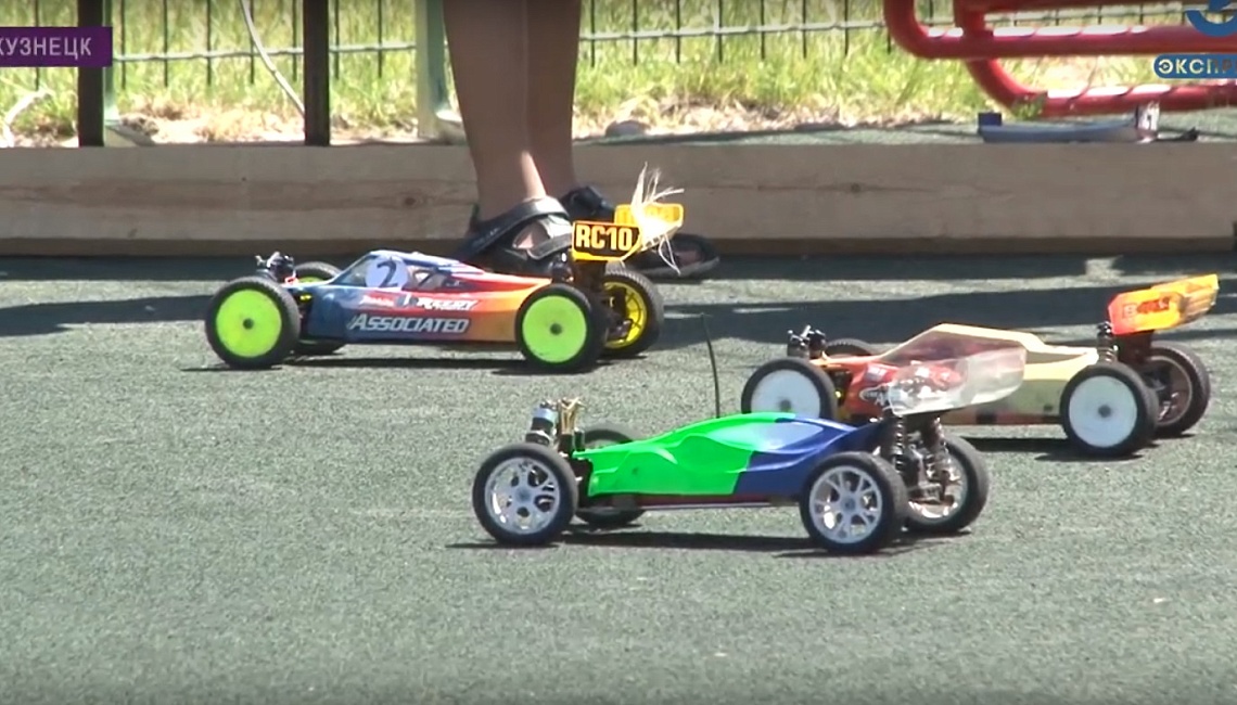 В Кузнецке прошли гонки миниатюрных автомобилей