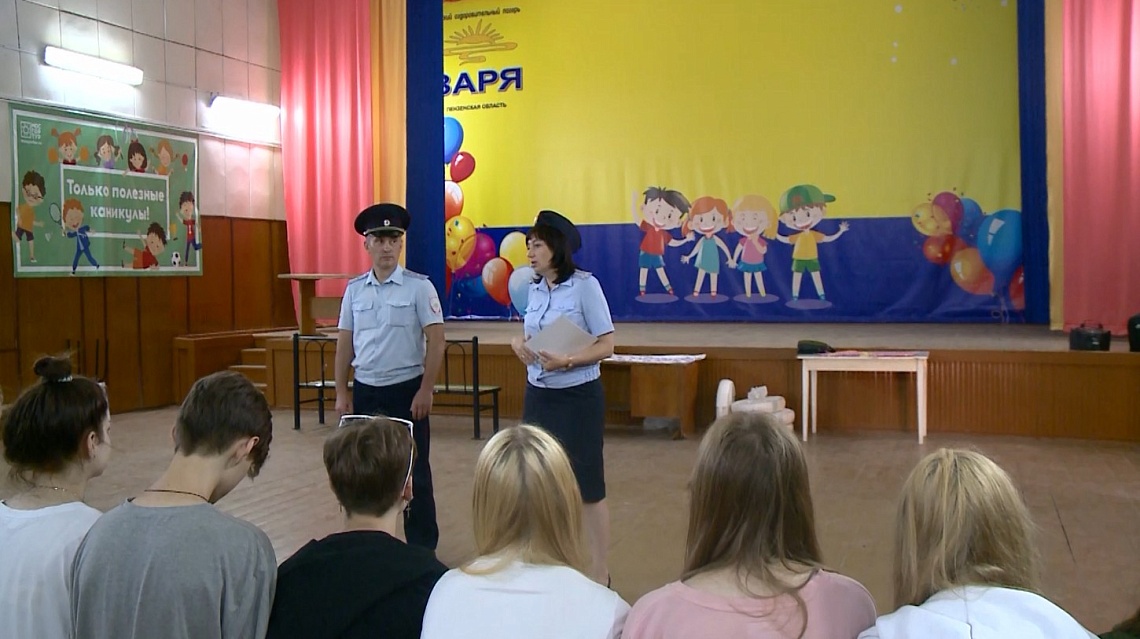 Сотрудники полиции рассказали о своей работе отдыхающим в детском лагере «Заря»