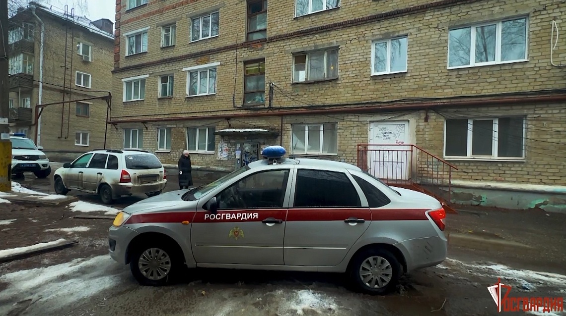 В Пензе в бывшем общежитии на улице Каракозова пьяный мужчина устроил дебош