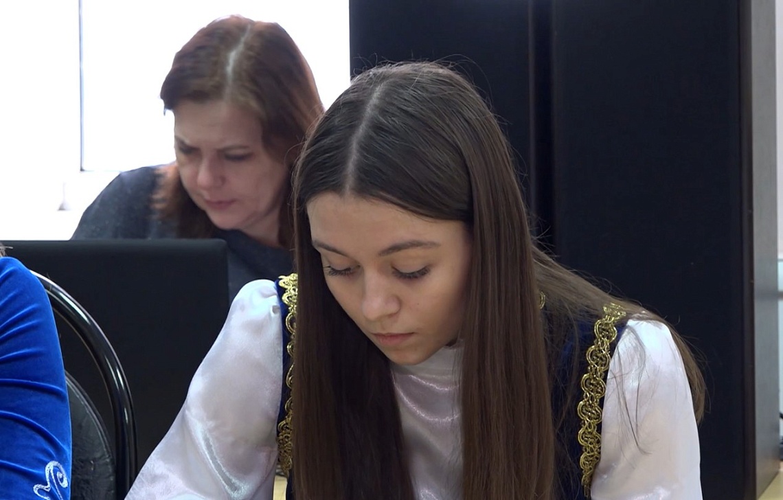 Представители различных народов Пензенской области написали послания солдатам на передовую