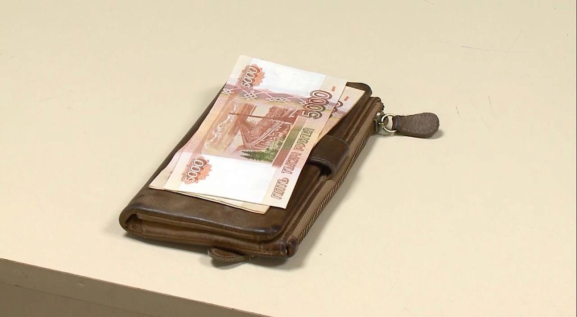 За кражу денежных средств охраннику торгового центра Пензы грозит лишение свободы