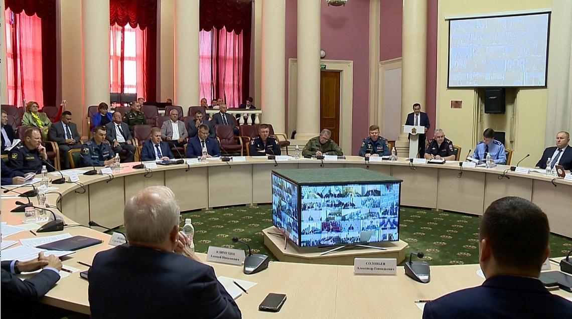 В правительстве области состоялось заседание антитеррористической комиссии, оперативного штаба и комиссии по предупреждению ЧС