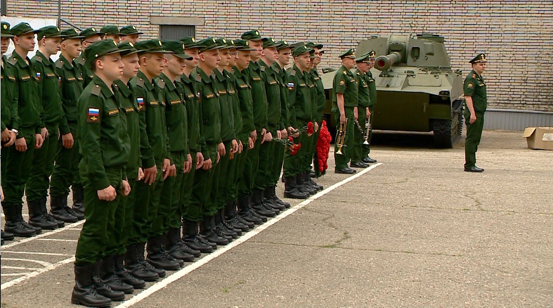 Губернатор Олег Мельниченко напутствовал пензенских призывников