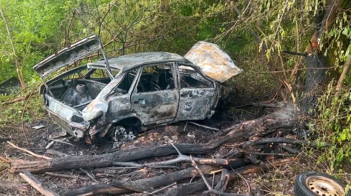 В Лунинском районе в результате аварии загорелся автомобиль