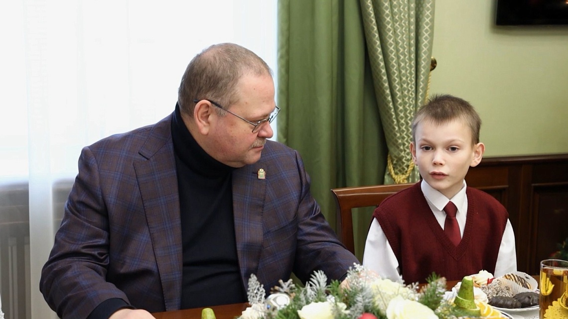Губернатор Олег Мельниченко встретился с воспитанниками Спасского детского дома