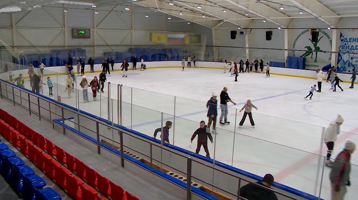 В Пензе спортивный ледовый комплекс «Хрустальный» открыл арену для массового катания