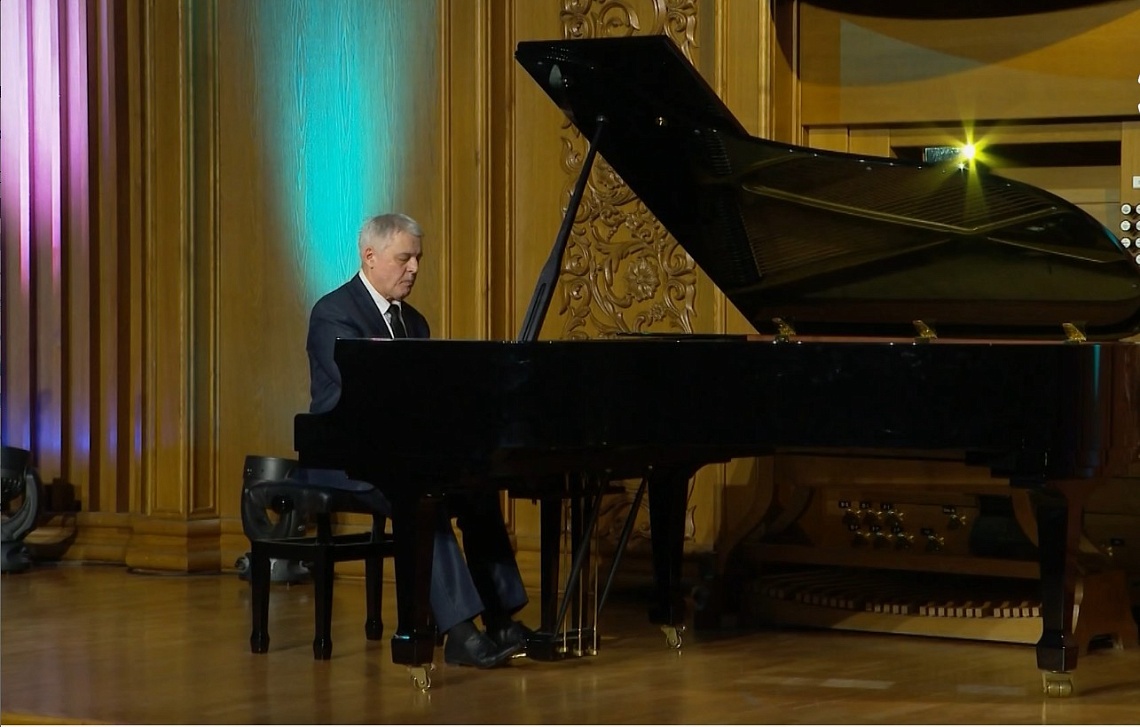 В Пензе профессор Нижегородской консерватории Александр Рыбин сыграл произведения Шопена