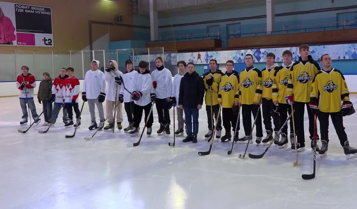 В Пензе проходят соревнования по любительскому хоккею