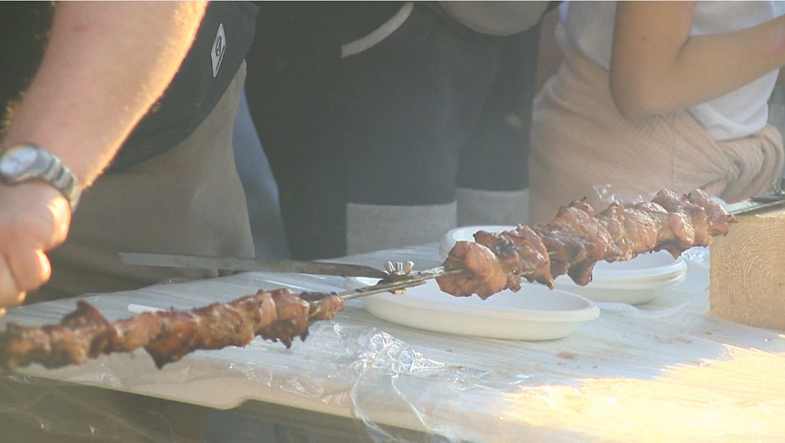 В Пензе приготовили шашлык длиной 160 метров