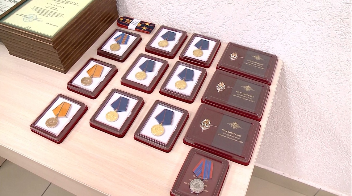 Губернатор Олег Мельниченко поздравил с профессиональным праздником сотрудников органов внутренних дел