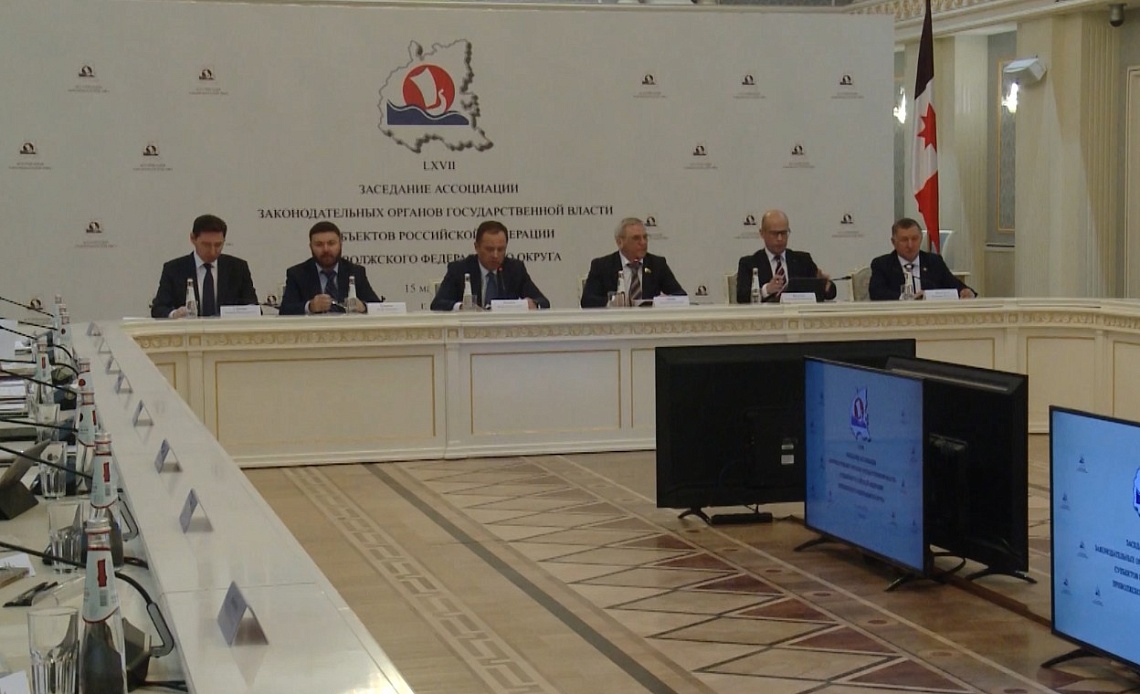 Полпред Игорь Комаров возглавил заседание ассоциации законодателей в Удмуртии