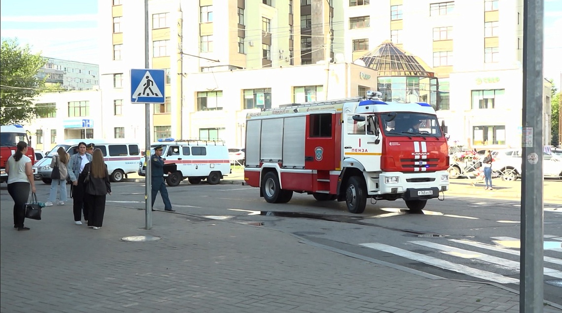 В торговом центре Пензы прошли пожарно-тактические учения