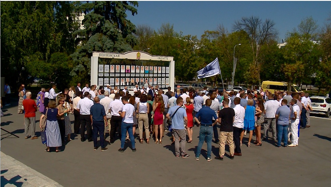 В Пензе в преддверии Дня строителя открылась обновленная Галерея почета строителей области