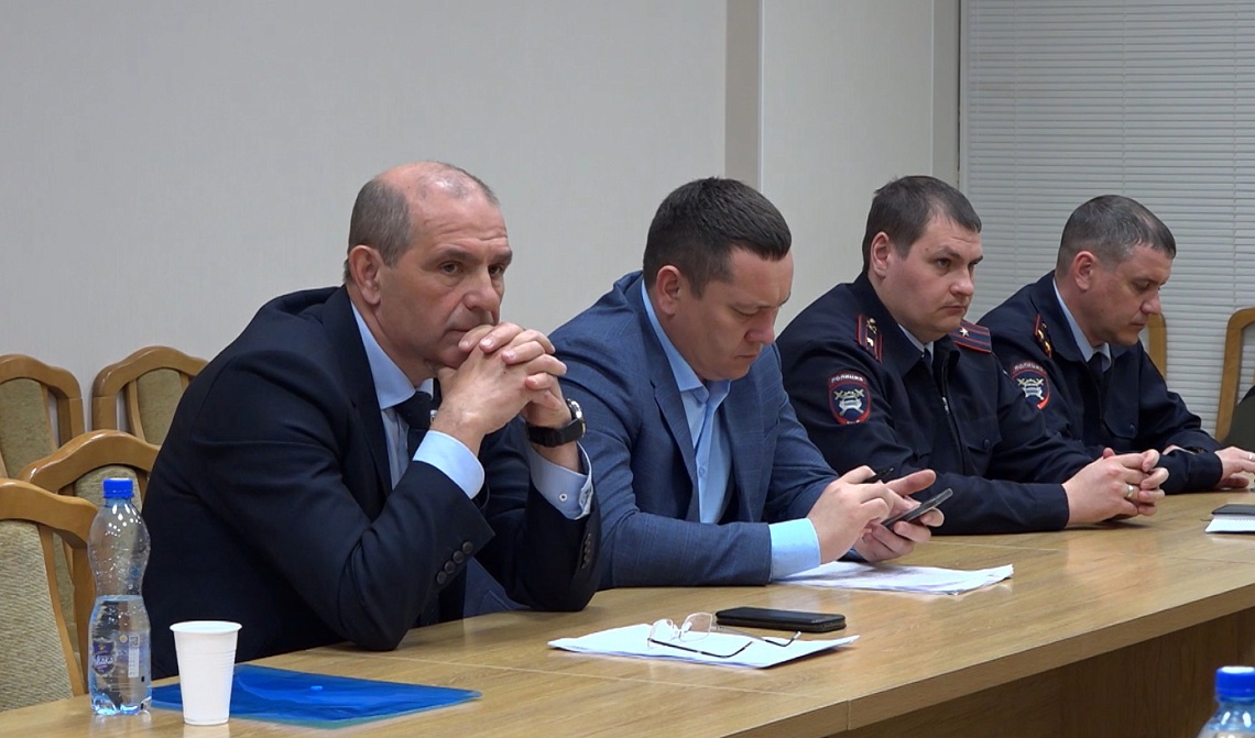 В Пензе на круглом столе СМИ вместе с чиновниками и специалистами обсудили состояние дорог