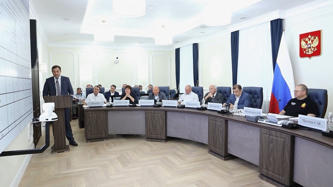 Губернатору Олегу Мельниченко доложили о готовности школ к новому учебному году