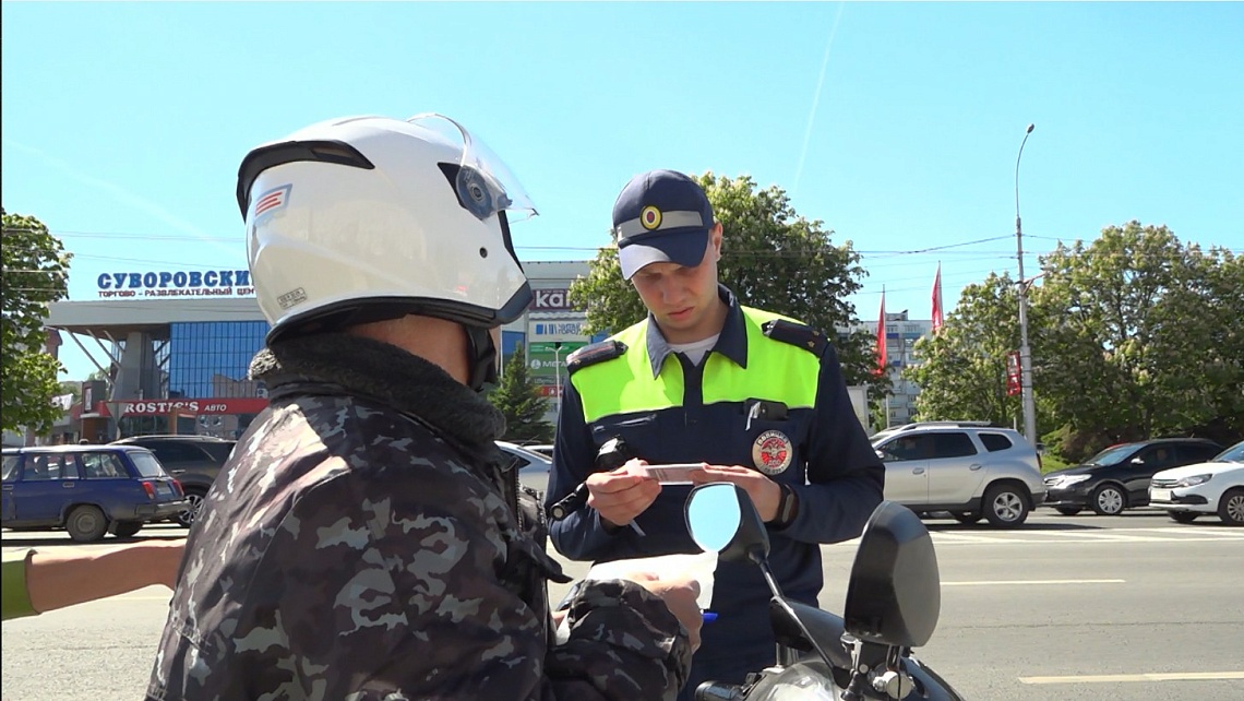 В Пензе сотрудники ГИБДД провели профилактические беседы с мотоциклистами