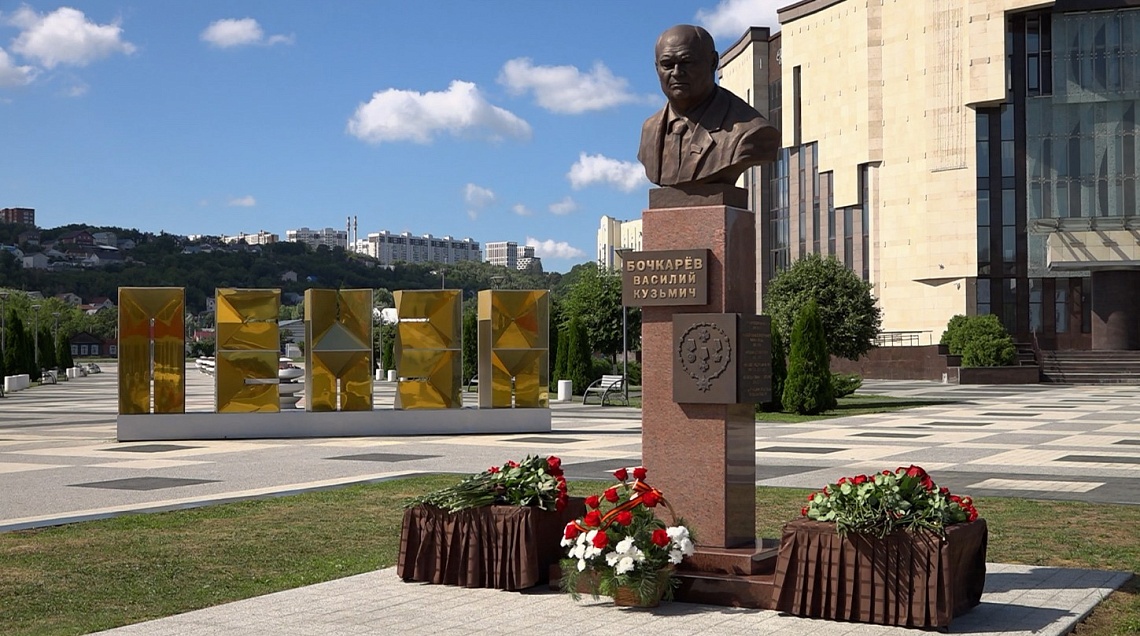 В Пензенской области почтили память экс-губернатора Василия Бочкарева