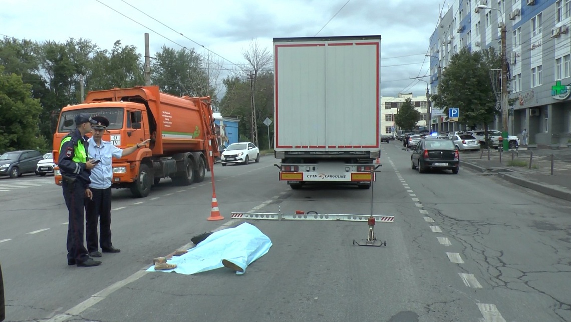 В Пензе на улице Свердлова «Камаз» сбил 90-летнюю женщину