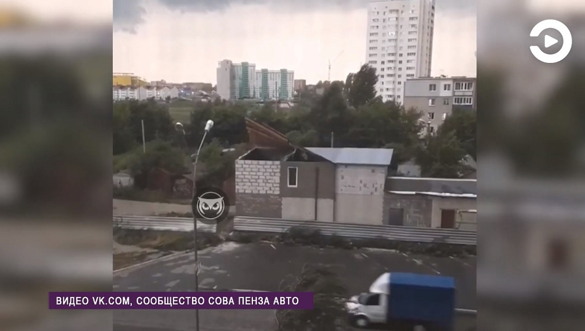 В Пензе из-за бушующей стихии рухнуло около 50 деревьев