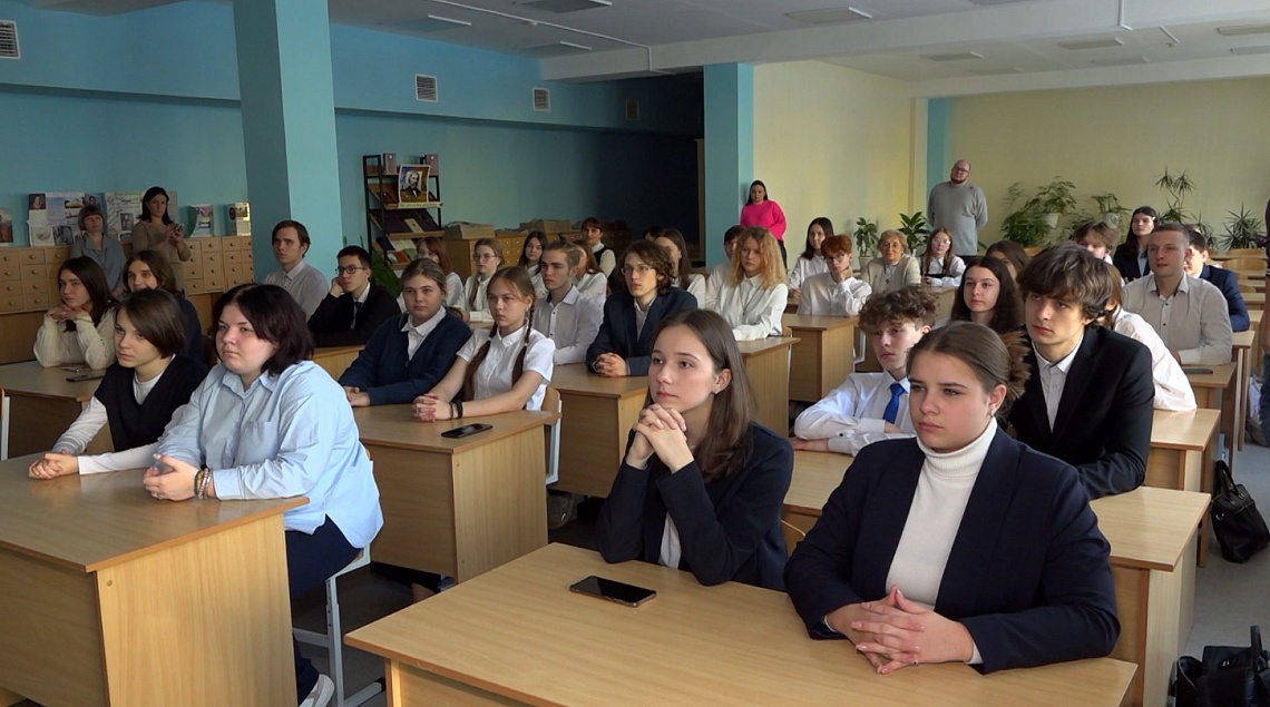 В селе Засечном актер в роли Льва Толстого проверил знания учеников