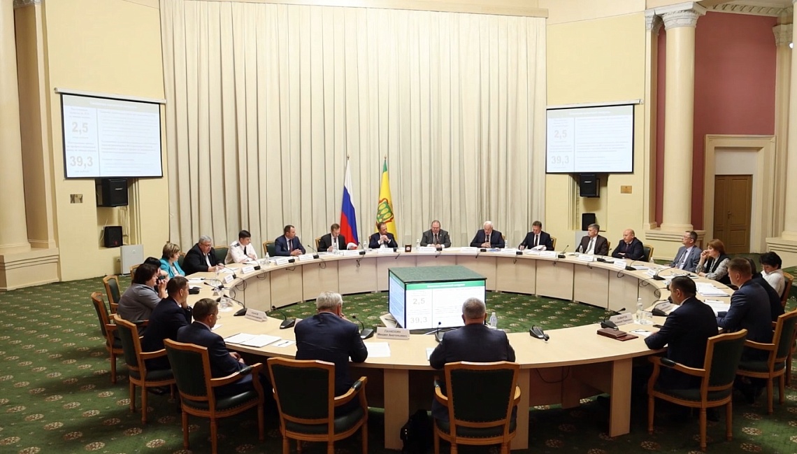 Игорь Комаров обсудил с губернатором Олегом Мельниченко экономическую политику региона