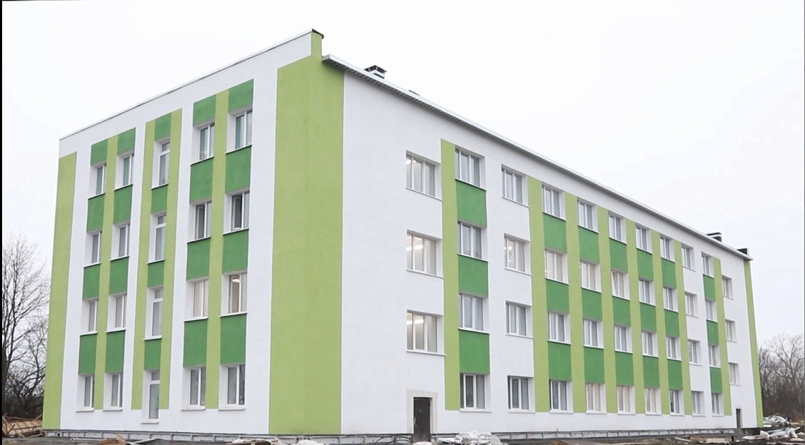 Губернатор Олег Мельниченко оценил ход ремонтных работ в филиале Губернаторского казачьего кадетского корпуса в Пачелме