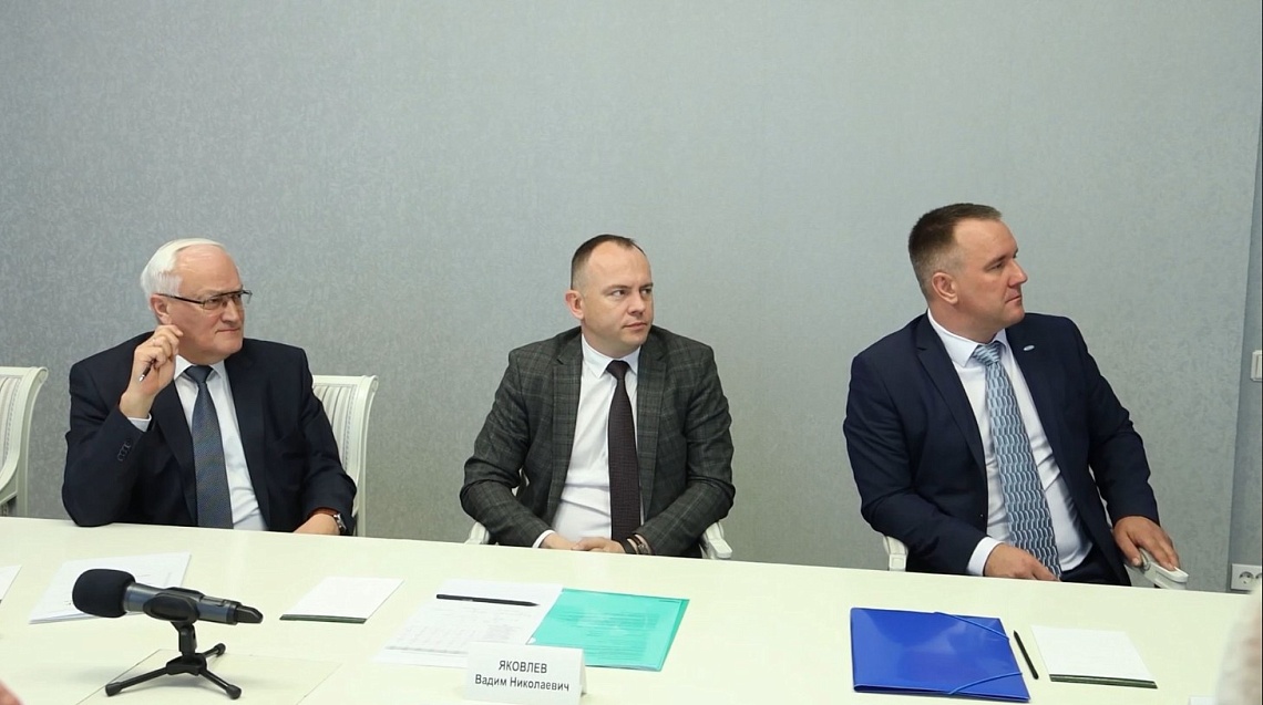 Председатель правительства Пензенской области провел встречу с представителями Фонда развития промышленности и «Трансмашхолдинга»