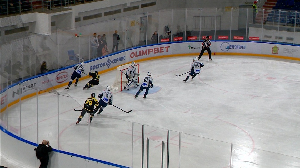 Пензенский «Дизель» на родном льду проиграл питерскому «Динамо»