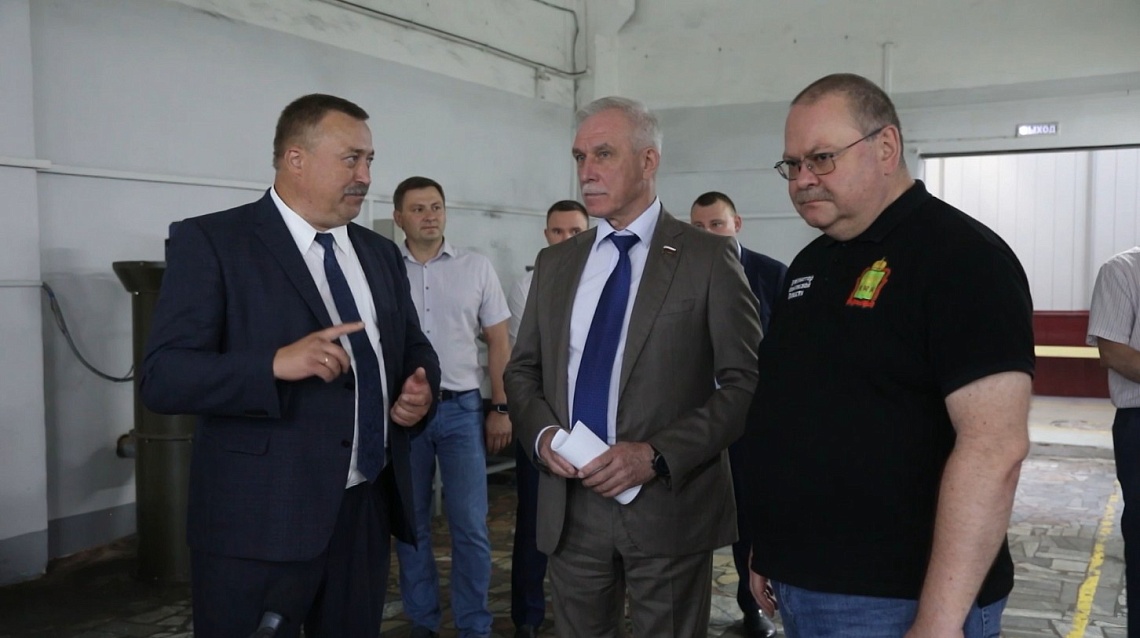 Губернатор Олег Мельниченко посетил пензенский завод «Электроприбор»