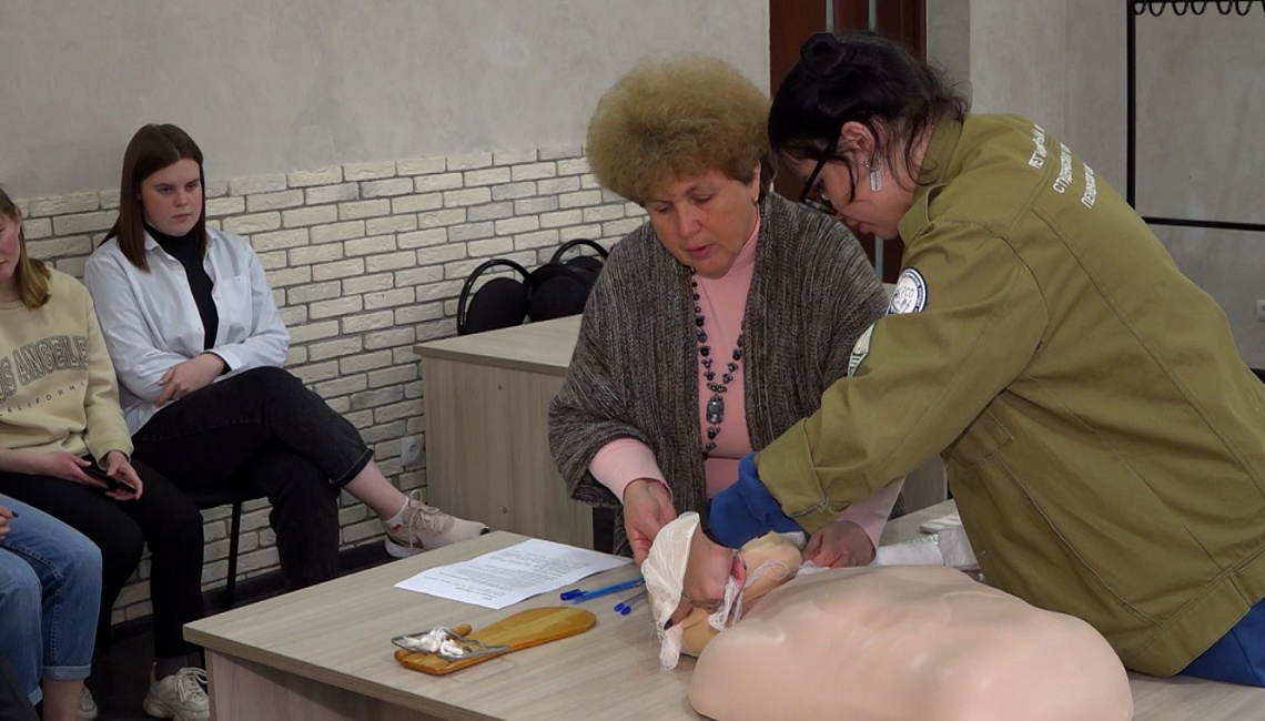 В областном Доме молодежи прошли практические занятия «Школы вожатых»