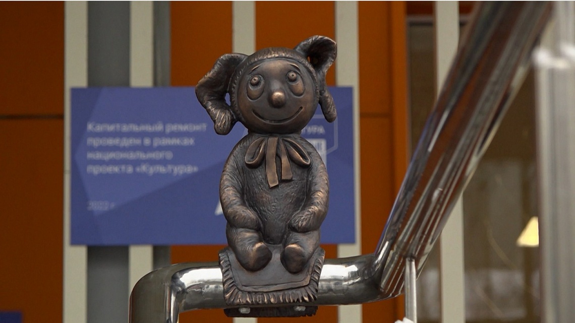 В Пензенском театре юного зрителя открыли скульптуру Тюзи