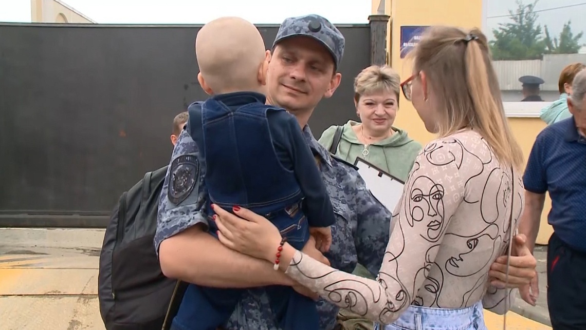 В Пензу из длительной служебной командировки в Чеченской Республике вернулся сводный отряд полиции
