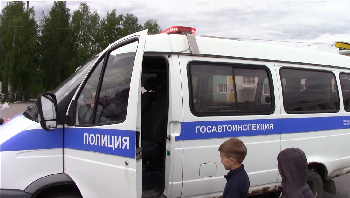 В Пензе сотрудники ГИБДД провели для эвакуированных из Белгорода школьников профилактическую акцию
