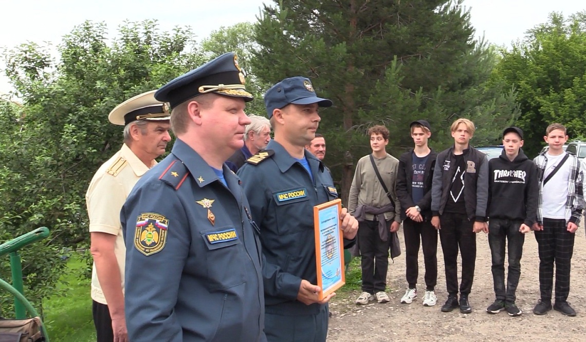 Сотрудники областного центра ГИМС отмечают 39-летие