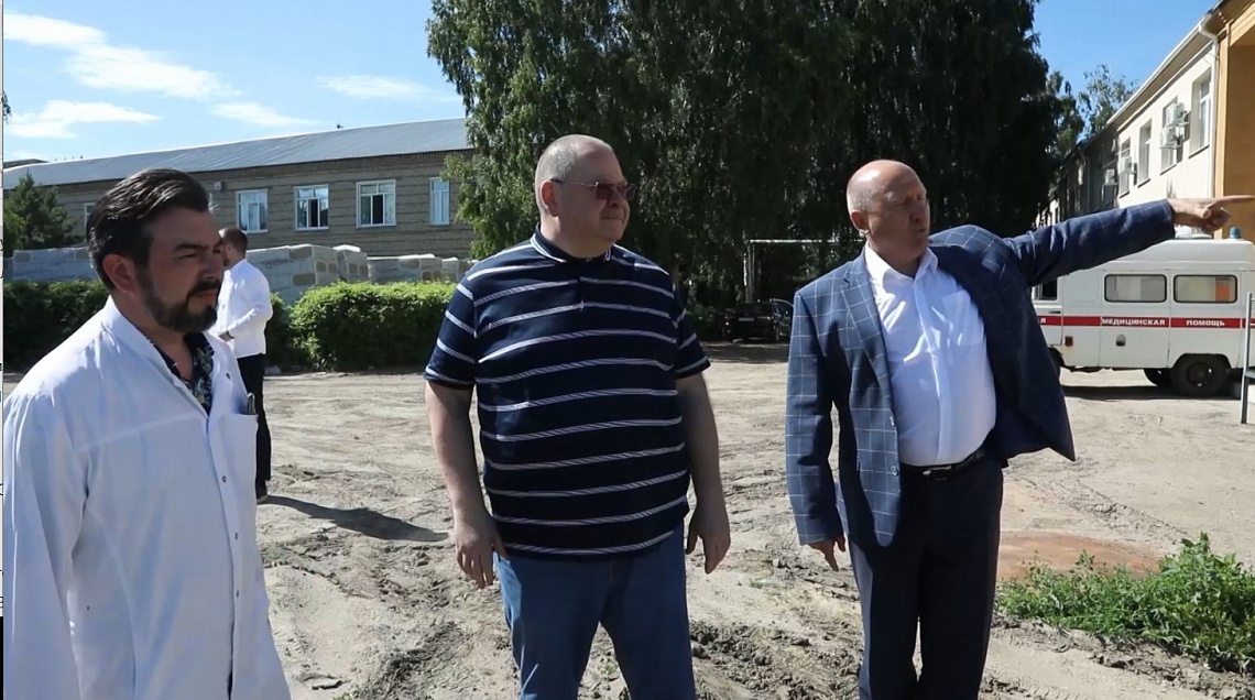 Министр здравоохранения Пензенской области доложил губернатору Олегу Мельниченко о ходе строительства медучреждений в регионе