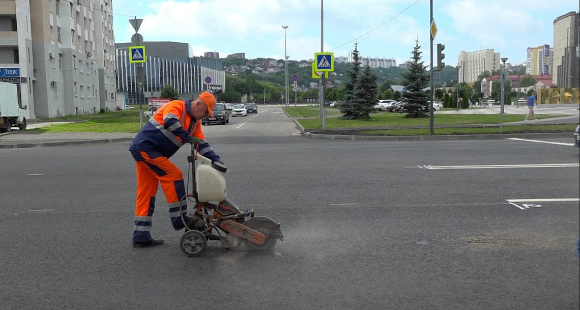 В Пензе сотрудники дорожной лаборатории проверяют качество  магистралей