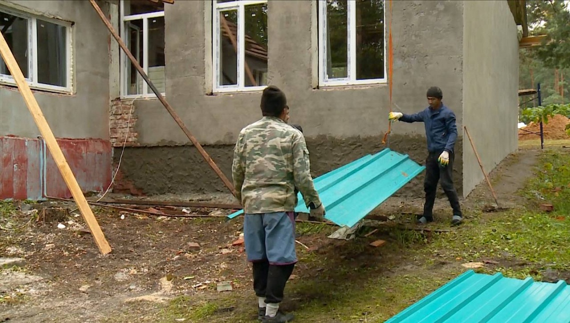 В детском лагере  «Солнечная поляна» ремонтируют столовую и баню