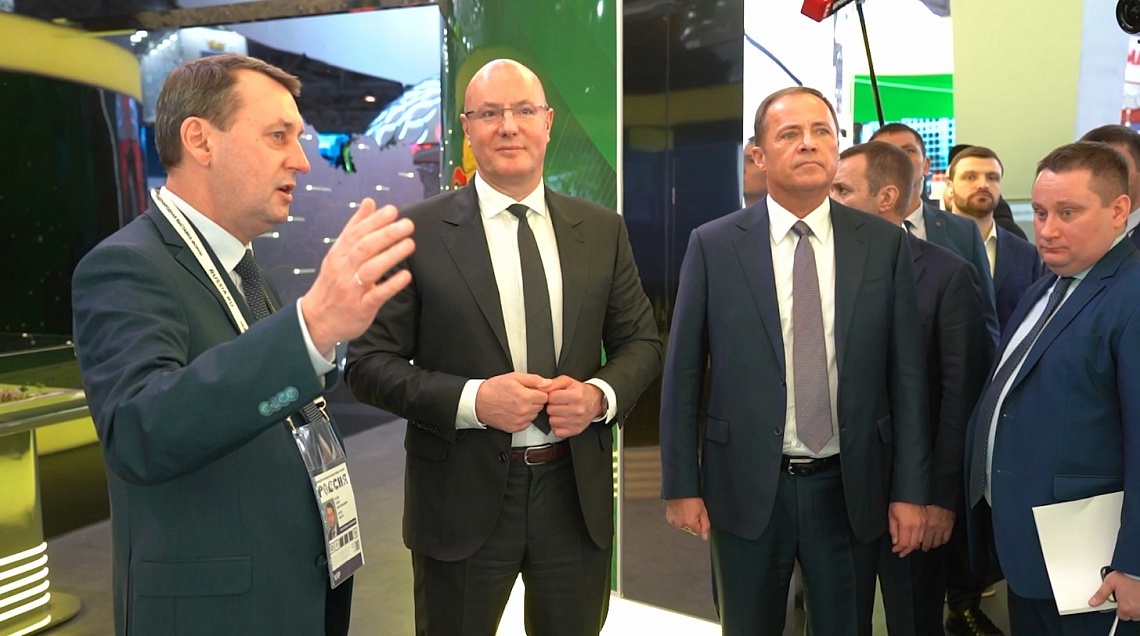 Вице-премьер страны и полномочный представитель президента в ПФО осмотрели экспозицию Пензенской области на выставке «Россия»