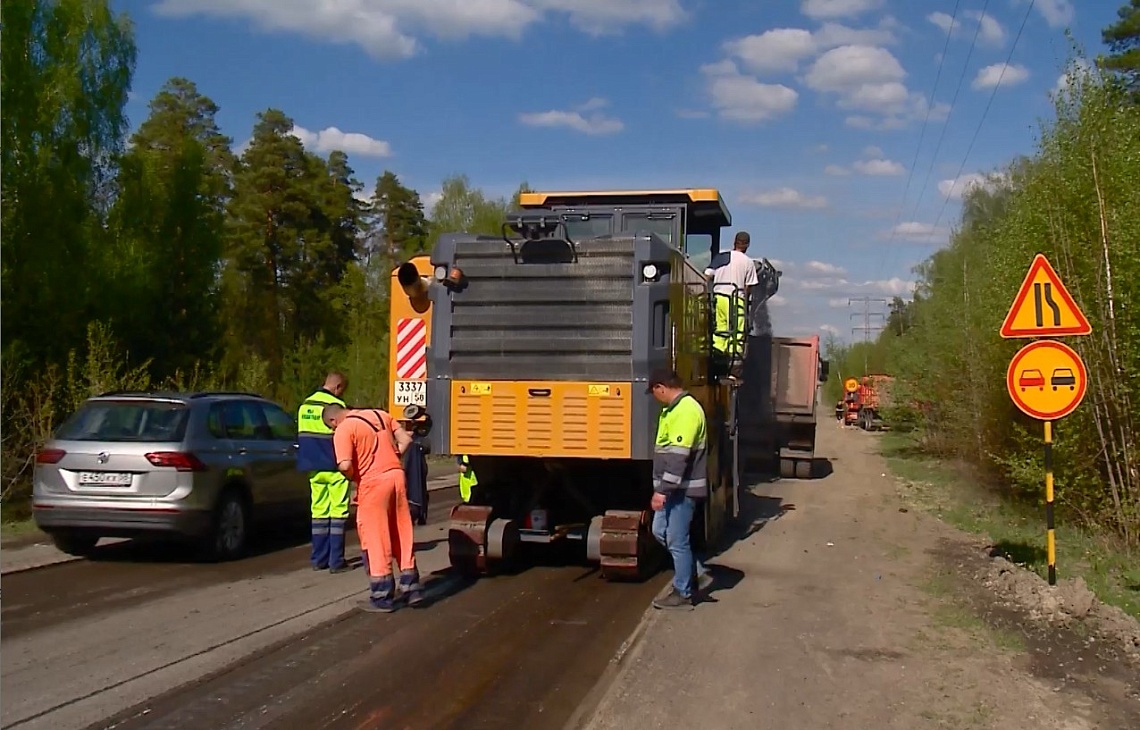 В Пензе ремонтируют проезжую часть улицы Ахунской