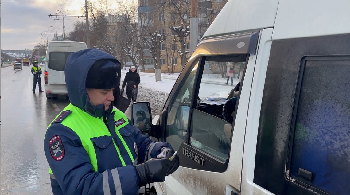 В Пензе сотрудники ГАИ проверили, как водители общественного транспорта соблюдают ПДД